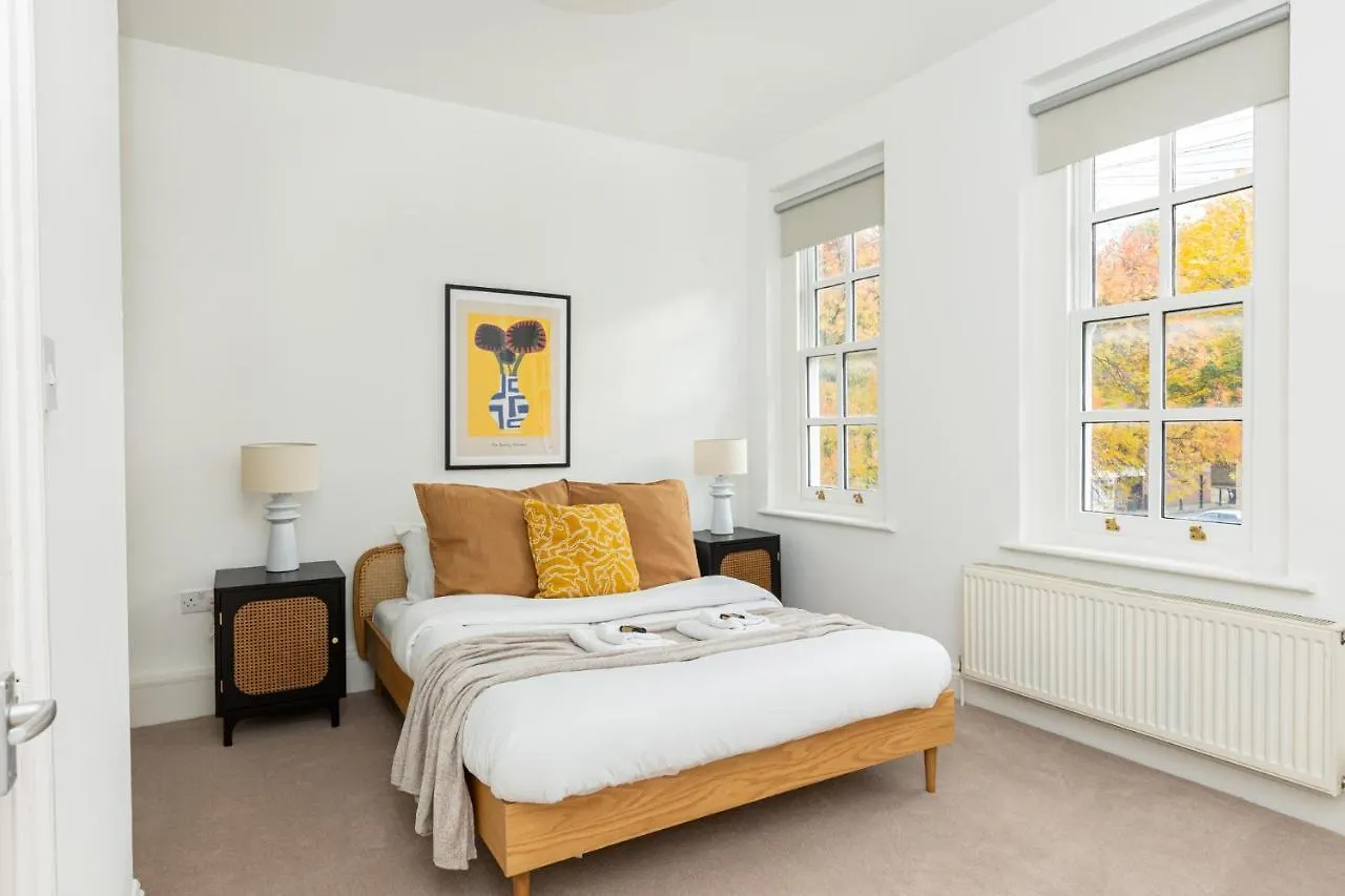 Spacious 4Br 3-Storey Townhouse In Lively Deptford Londýn