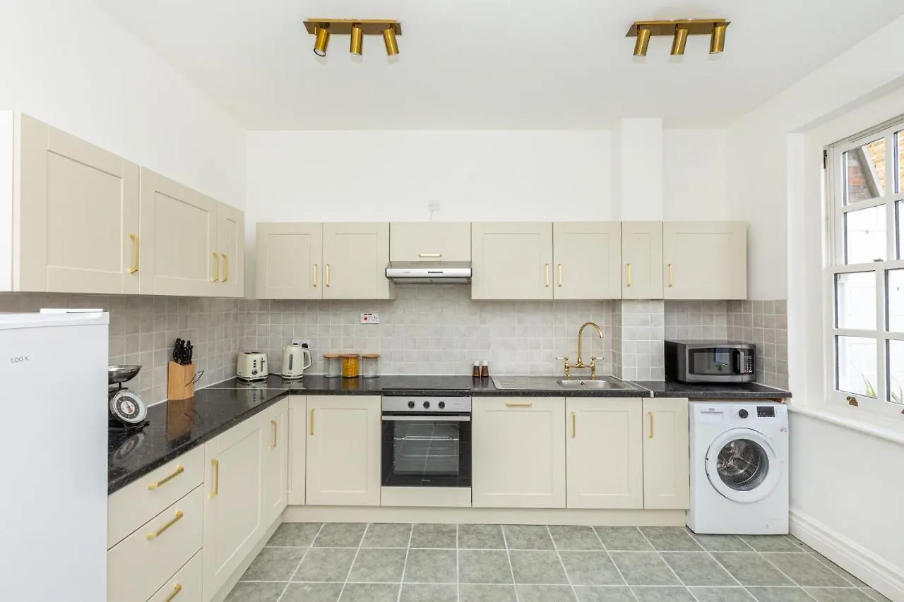 Spacious 4Br 3-Storey Townhouse In Lively Deptford Londýn 0*,