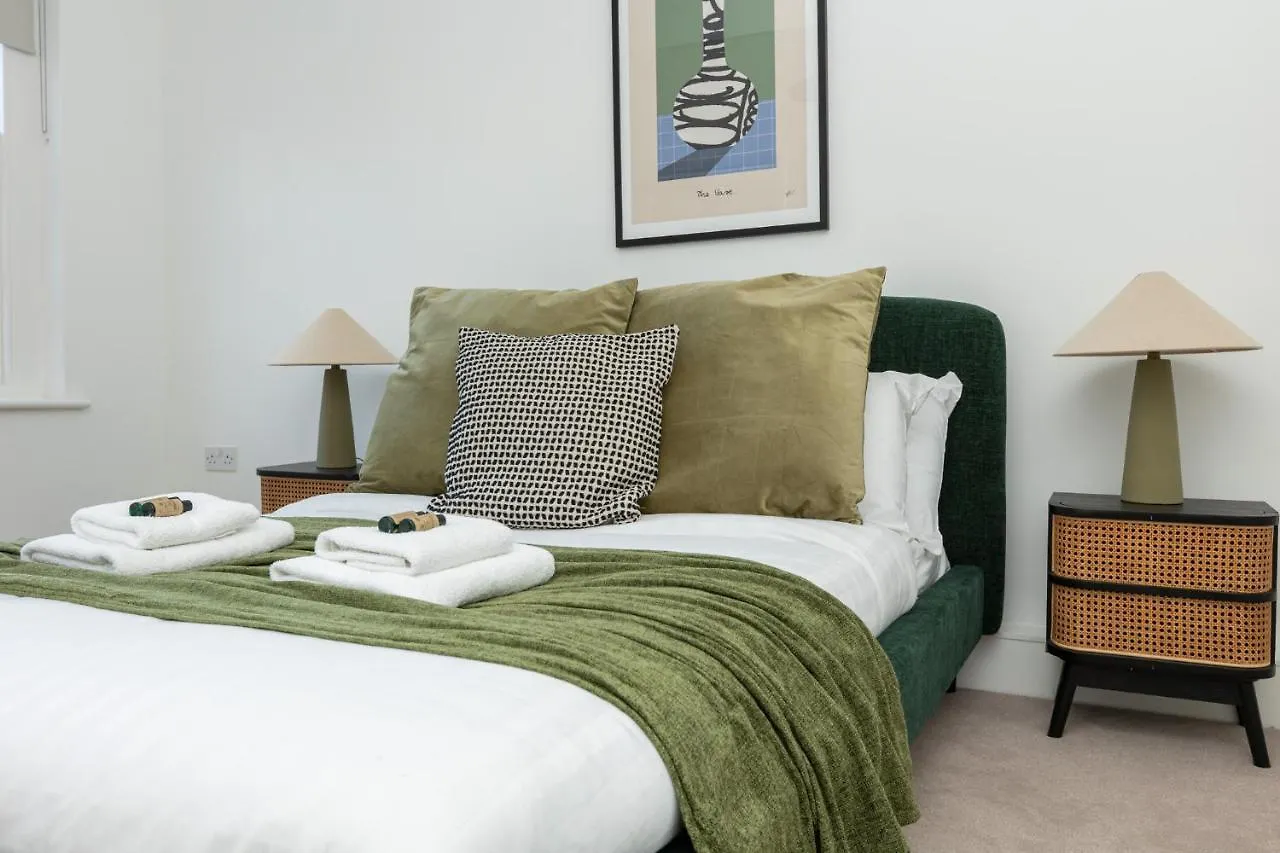 Holiday home Spacious 4Br 3-Storey Townhouse In Lively Deptford London