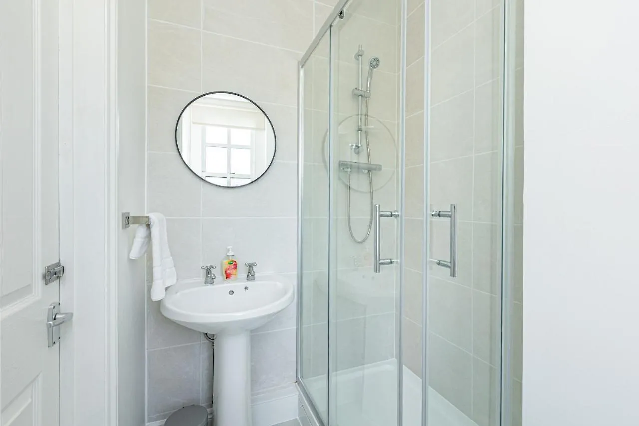 Holiday home Spacious 4Br 3-Storey Townhouse In Lively Deptford London United Kingdom