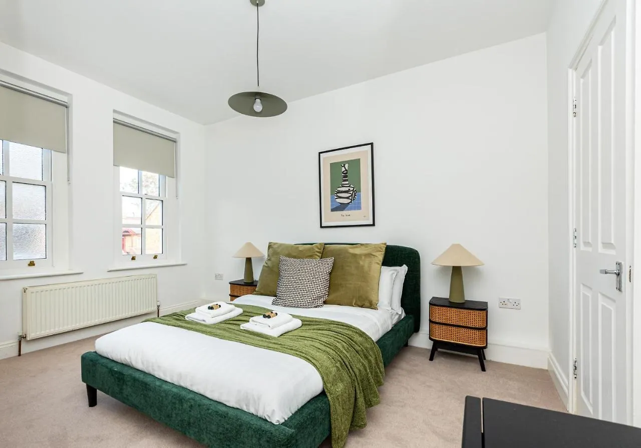 Spacious 4Br 3-Storey Townhouse In Lively Deptford London Holiday home