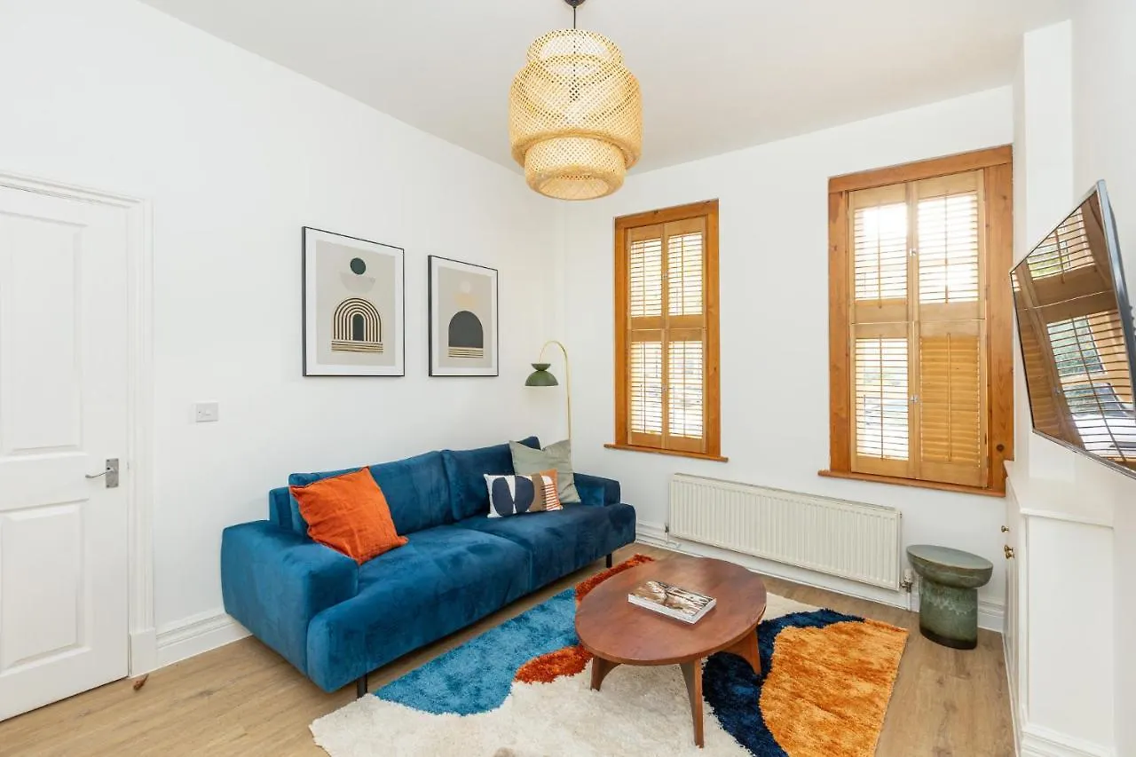Spacious 4Br 3-Storey Townhouse In Lively Deptford London