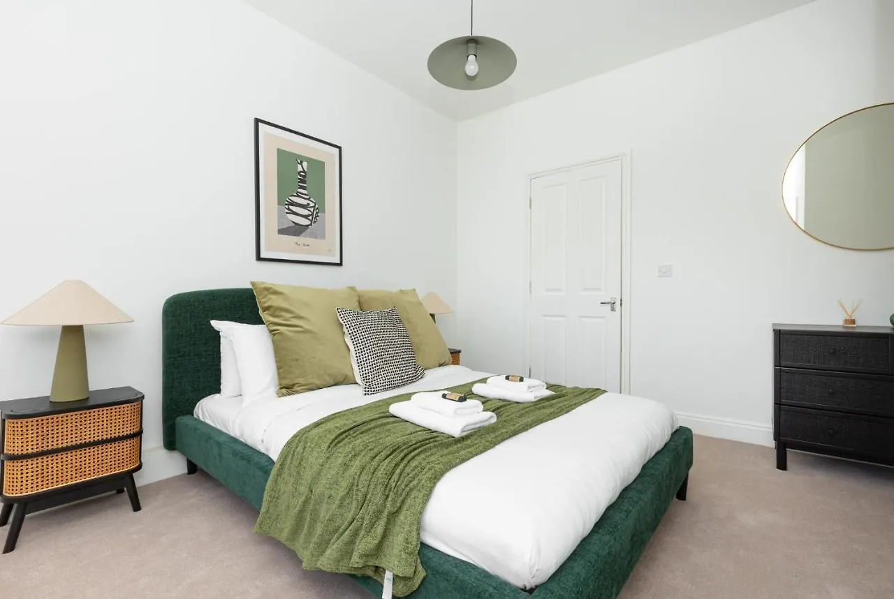 Holiday home Spacious 4Br 3-Storey Townhouse In Lively Deptford London United Kingdom