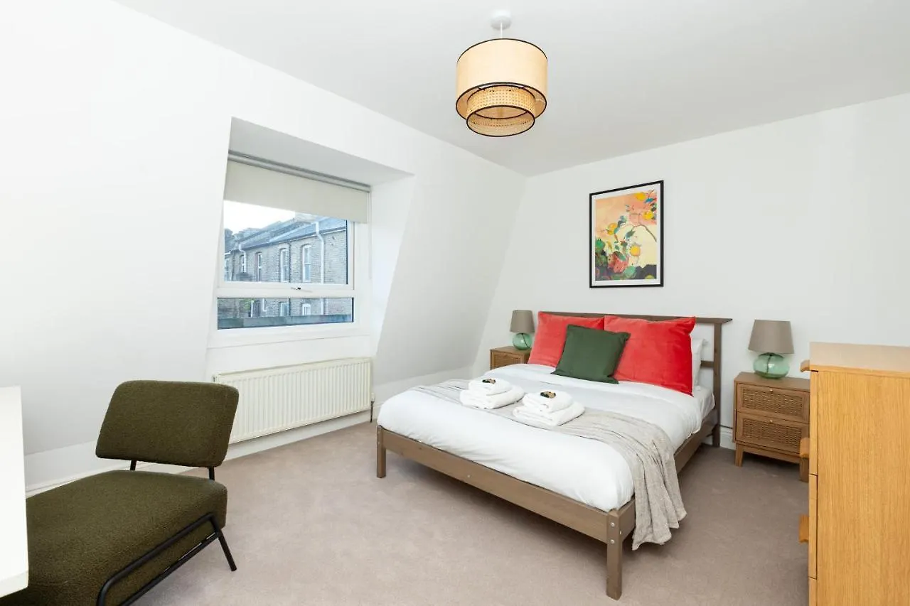 Spacious 4Br 3-Storey Townhouse In Lively Deptford London Holiday home