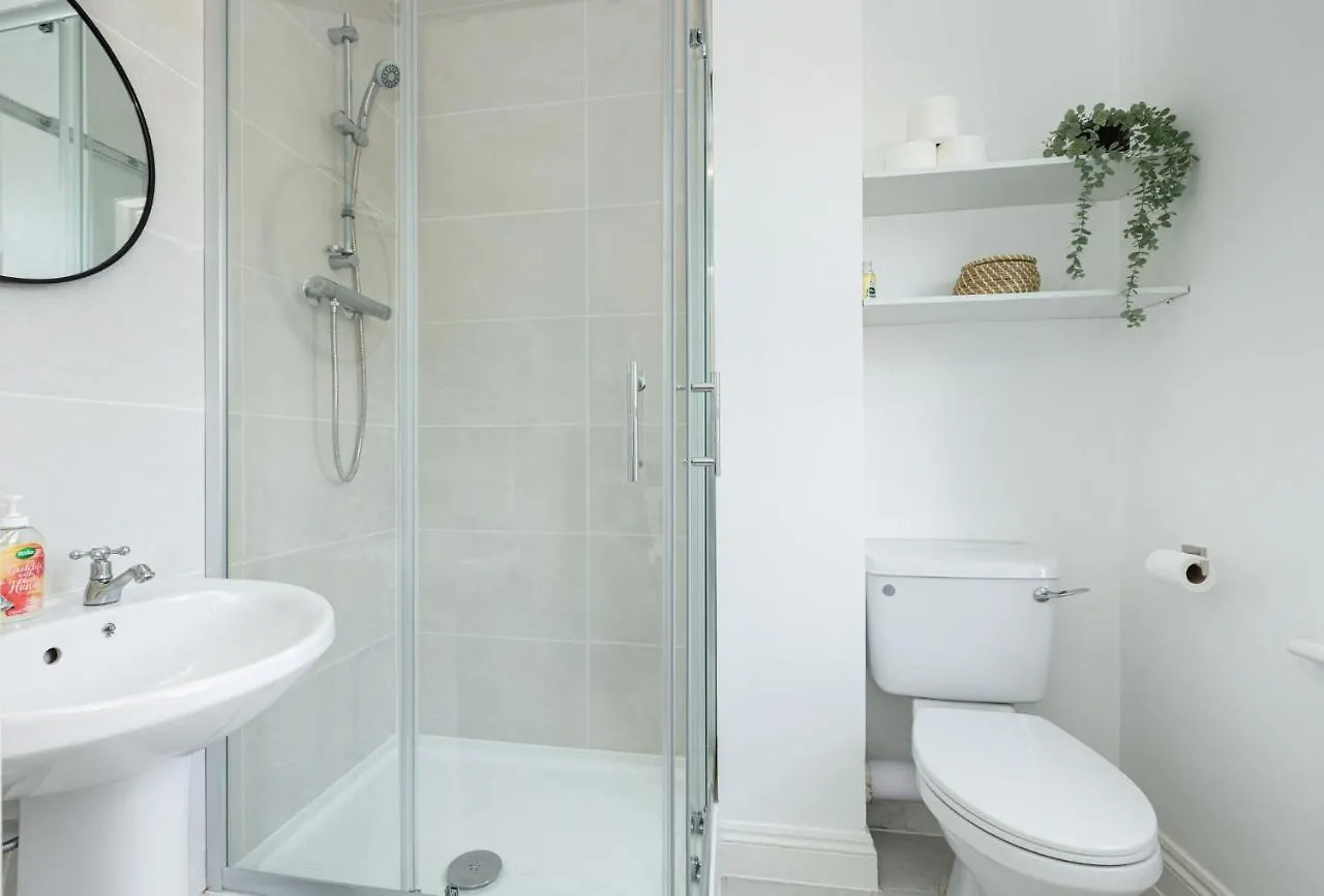 Spacious 4Br 3-Storey Townhouse In Lively Deptford London